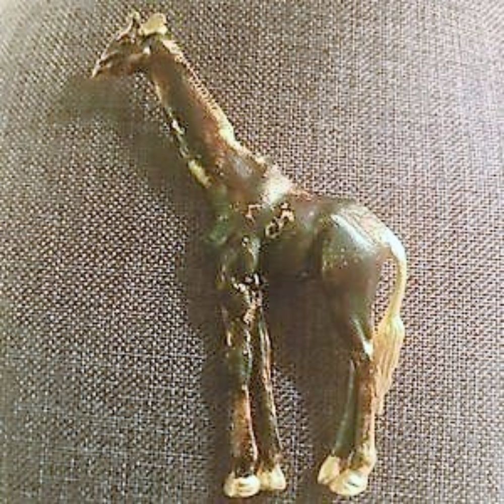 Giraffe Brooch - Large Pin - Picture 4 of 5